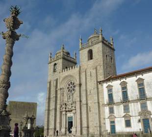 Vorplatz mit Kathedrale Sé