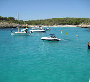 Schöne Badebucht in der Region Cala d'Or