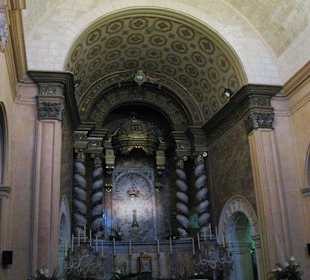 Altar mit Madonnenfigur in der Klosterkapelle