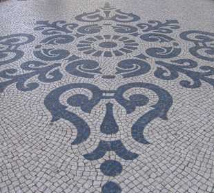 Kunstvolles Straßenpflaster in der Innenstadt