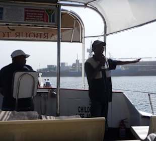 "Reiseführer" auf Hafenrundfahrt