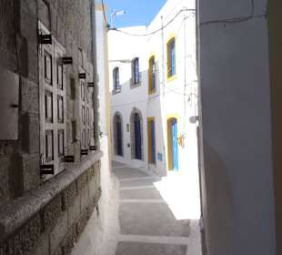 In den Straßen des Bergdorfs Nikia