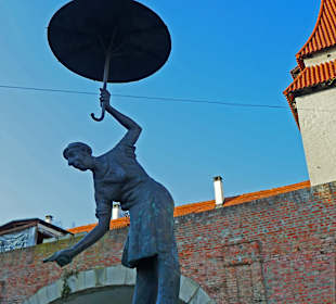 Griesbadmichel mit Regenschirm