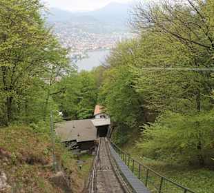 Funicolare  Monte San Salvatore.  Der Weg.