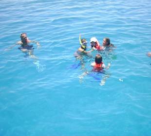 Abkühlen im glasklaren Meer