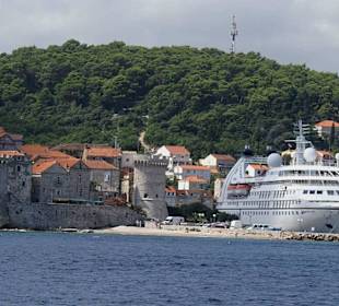 Die Seabourn Spirit im Hafen von Korcula