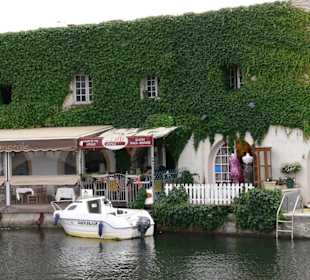 Geschäft und Restaurante