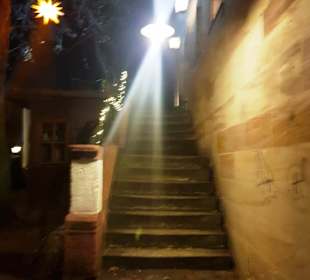 Eingang steile Treppe