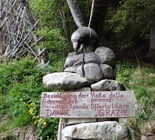 Eingangsbereich mit Spendenbox