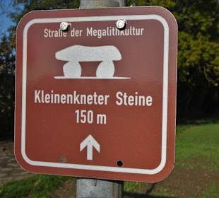 Wegweiser zu den Kleinenknetener Steinen