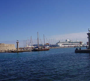 Einfahrt zum Mandrakihafen