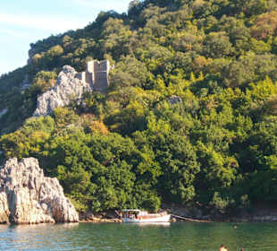 Genovesische Festung oberhalb von Olympos