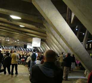 Messe in der unterirdischen Kirche