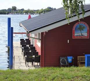 Das schwimmende Restaurant der Marina Wieltsee
