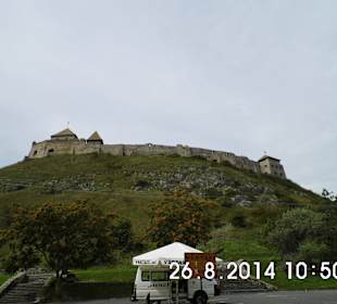 Pohľad z parkoviska na hrad