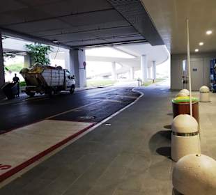 Ausfahrt Flughafen