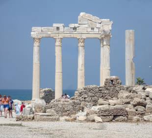 In der nähe der Haltestelle des Strand Shuttles