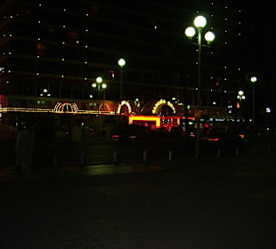 Bei Nacht an der Promenade