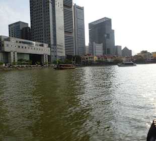 Auf dem Singapur River unterwegs