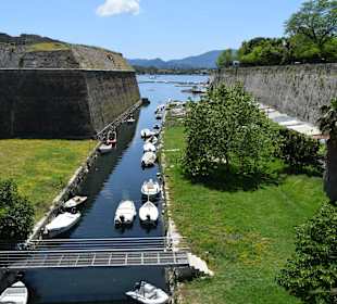 Kanal der die Festung von der Altstadt trennt