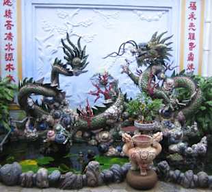 Ein Drachen im Außenbereich des Tempels.