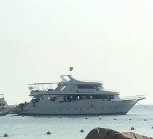 Das Boot mit dem man zum Spot fährt 