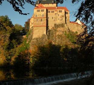 Blick vom anderen Ufer des Flußes