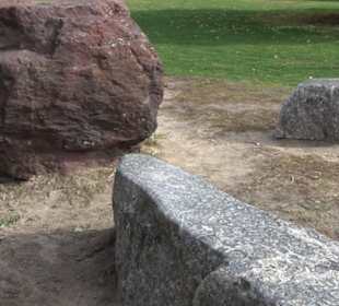Global Stone Skulpturengruppe