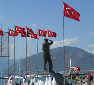 Ata Türk in Marmaris am Hafen