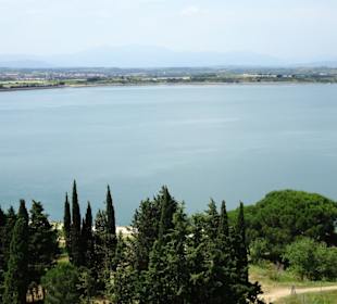 Blick vom Ort über den Lac de la Raho