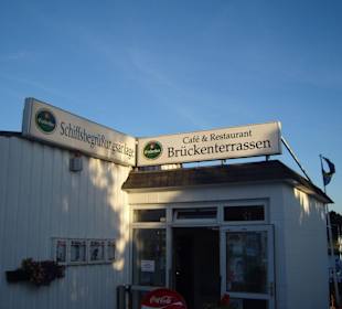 Der Eingang in die Brückenterrassen