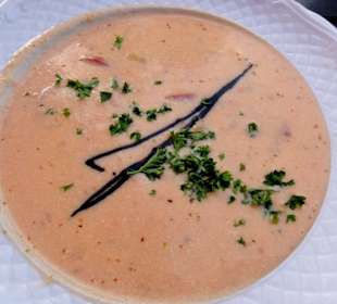 Linsen-Kartoffelsuppe mit Ahler Wurscht