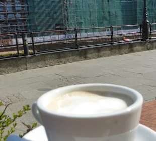 Restauracja Republika Kaffee auf der Langen Brücke