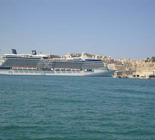 Widok ze statku wycieczkowego na Port Valletta