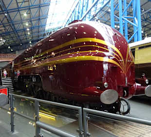 Eine Stromliniendampflok