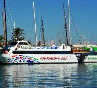 Ausflugschiffe am Hafen