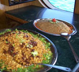 Nudelplatte und Reisplatte