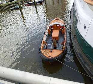 Auch kleine alte Boote gibt es