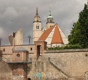 Elbe-Schifffahrt: Blick zur Altstadt Magdeburg