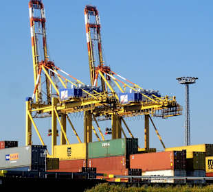 Ladebrücken des Container-Terminals