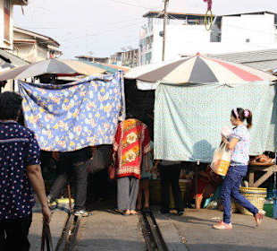 Der Markt noch verhangen