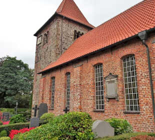 Außenansicht der St.-Laurentius-Kirche