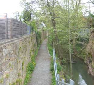 Entlang der äußeren Stadtmauer