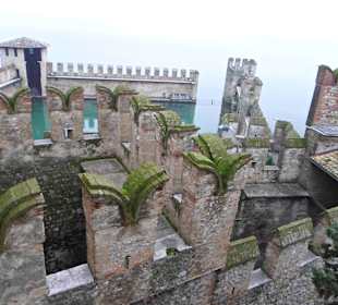 Старые стены замка