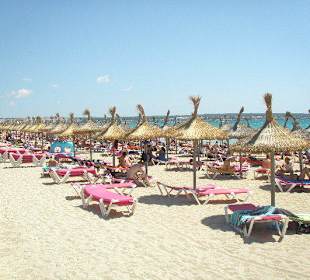 Der Strand ist ca. 450m vom Hotel Metropolitan Playa entfern