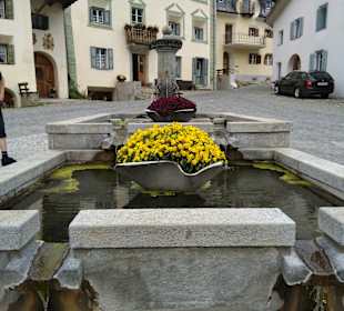 Wunderschöne Brunnen im Dorf