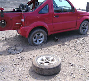 Reifen platt auf der Piste nach Cofete