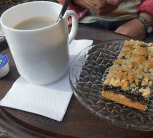 Pause bei der Dr.-Krahmer-Hütte Kaffee und Kuchen