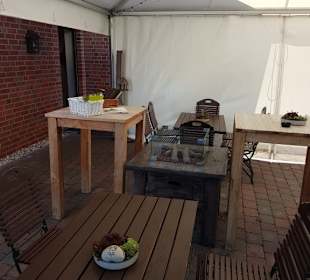 Im Pavillon  mit Heizofen