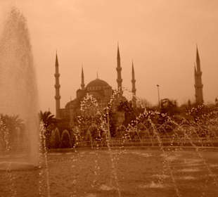 Brunnen mit Moschee